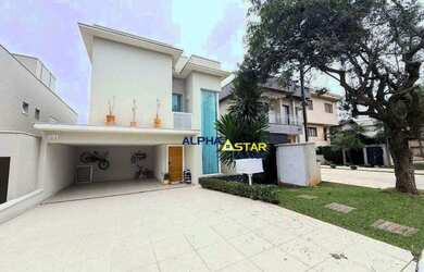 Imagem: A casa em condomínio possui 4 Dormitórios, 5 Banheiros, 2