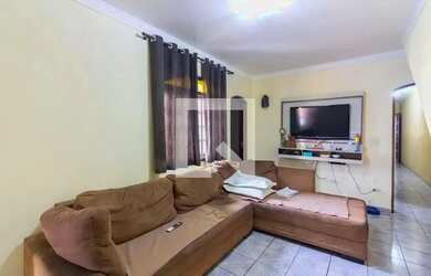 Imagem: A casa possui 1 Dormitório, 1 Banheiro, 1 Vaga na garagem