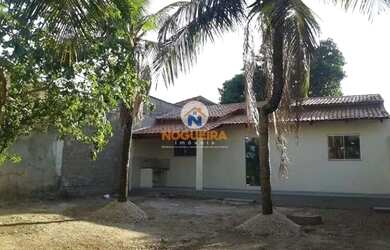 Imagem: A casa possui 3 Dormitórios, 1 Banheiro, 4 Vagas na garagem