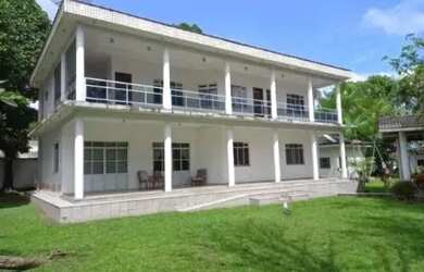 Imagem: A casa em condomínio possui 5 Dormitórios, 5 Banheiros, 3