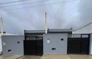 Imagem: A casa possui 2 Dormitórios e está localizado em São João