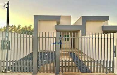 Imagem: A casa possui 2 Dormitórios, 1 Banheiro, 2 Vagas na garagem