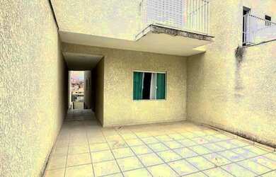 Imagem: A casa possui 3 Dormitórios, 2 Banheiros, 2 Vagas na garagem