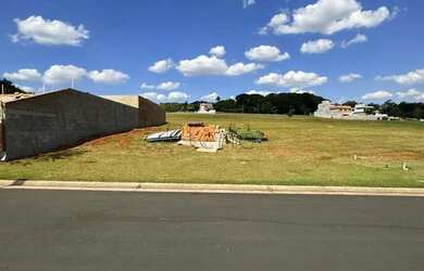 Imagem: O terreno possui 469m² de Área e está localizado em Tanquinho