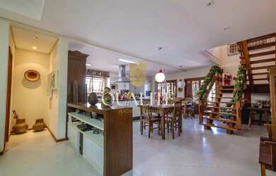 Imagem 13: Casa de Alto Padrão com 256 m2, 4 quartos, 3 Suítes, 7 banheiros, 2...