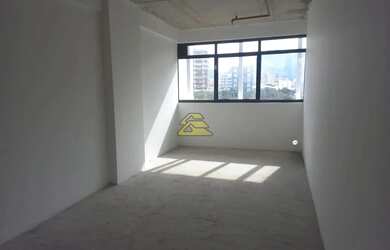 Imagem: O depósito possui 1 Vaga na garagem, 26m² de Área e está