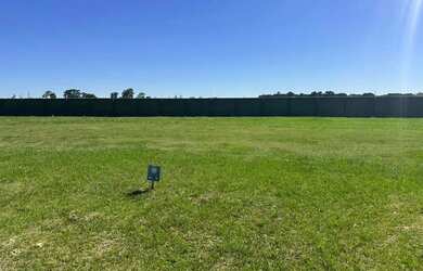 Imagem: O terreno possui 10m² de Área e está localizado em Laranjal