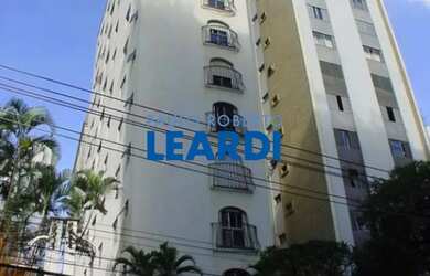 Imagem: O depósito possui 2 Vagas na garagem, 180m² de Área e está