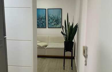 Imagem: O apartamento possui 2 Dormitórios, 1 Banheiro, 1 Vaga na garagem