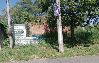 Imagem: A casa possui 3 Dormitórios, 3 Banheiros, 2 Vagas na garagem