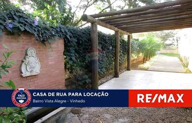 Imagem: A casa em condomínio possui 4 Dormitórios, 5 Banheiros, 2