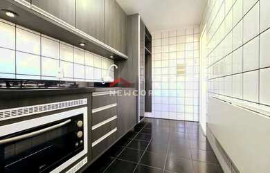 Imagem: O apartamento possui 3 Dormitórios, 1 Banheiro, 1 Vaga na garagem