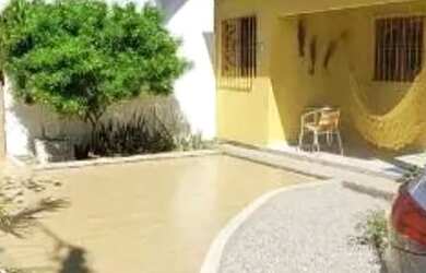 Imagem: A casa em condomínio possui 3 Dormitórios, 1 Banheiro, 2 Vagas