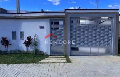 Imagem: A casa possui 3 Dormitórios, 3 Banheiros, 3 Vagas na garagem