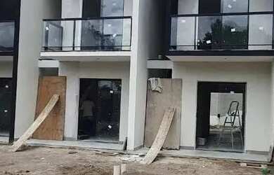 Imagem: A casa possui 2 Dormitórios, 2 Banheiros, 1 Vaga na garagem