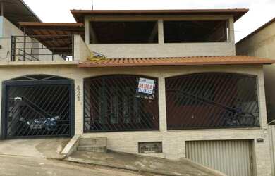 Imagem: A casa possui 4 Dormitórios, 1 Vaga na garagem, 232m² de Área