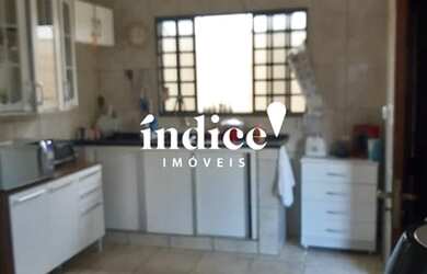 Imagem: A casa possui 3 Dormitórios, 4 Banheiros, 2 Vagas na garagem