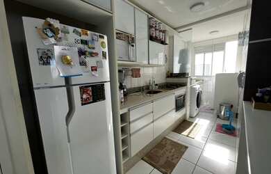 Imagem: O apartamento possui 2 Dormitórios, 1 Banheiro, 1 Vaga na garagem