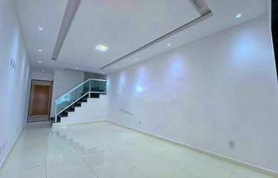 Imagem: A casa possui 3 Dormitórios, 2 Banheiros, 2 Vagas na garagem