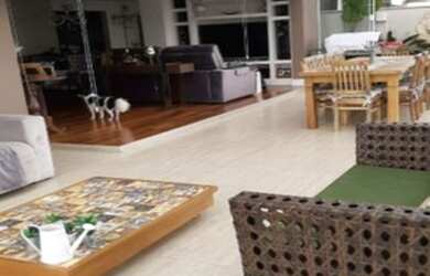 Imagem: O apartamento possui 2 Dormitórios, 2 Banheiros, 2 Vagas na