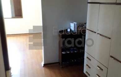 Imagem: A casa possui 1 Banheiro, 280m² de Área e está localizado