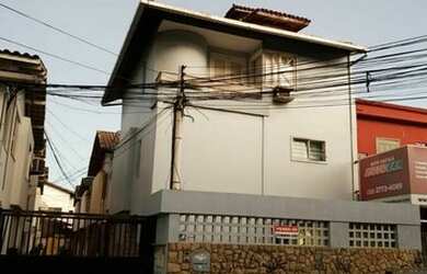 Imagem: A casa possui 3 Dormitórios, 2 Banheiros, 220m² de Área e