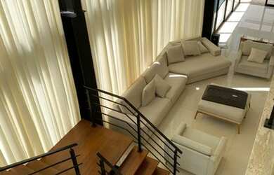 Imagem: A casa em condomínio possui 4 Dormitórios, 5 Banheiros, 4