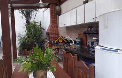 Imagem: A casa possui 3 Dormitórios, 3 Banheiros, 2 Vagas na garagem