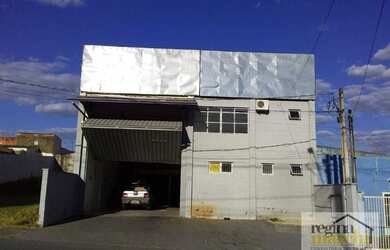 Imagem: O depósito possui 3 Vagas na garagem e 585m² de Área e está