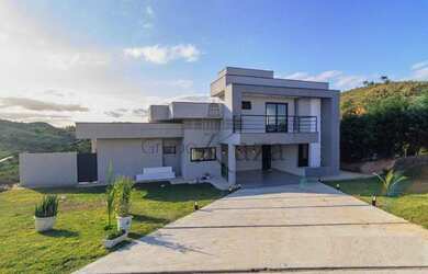 Imagem: A casa em condomínio possui 4 Dormitórios, 3 Banheiros, 2