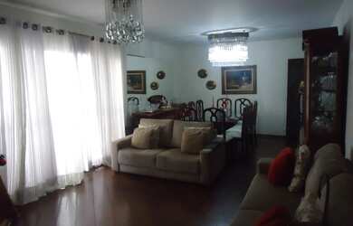 Imagem: O apartamento possui 3 Dormitórios, 1 Banheiro, 2 Vagas na