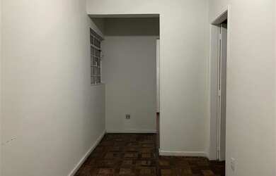 Imagem: O apartamento possui 1 Dormitório, 1 Banheiro e 50m² de Área