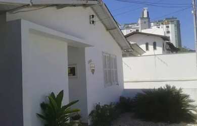 Imagem: A casa possui 3 Dormitórios, 1 Banheiro, 100m² de Área e