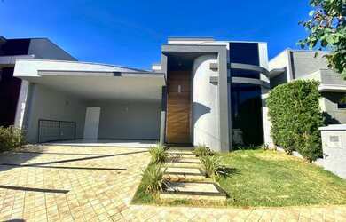 Imagem: A casa em condomínio possui 3 Dormitórios, 4 Banheiros, 161m²