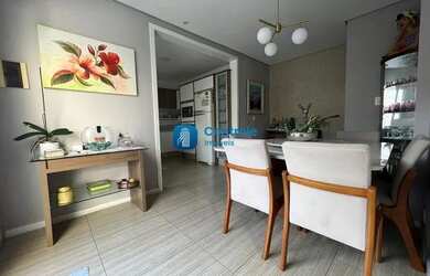 Imagem: A casa possui 5 Dormitórios, 4 Banheiros, 4 Vagas na garagem