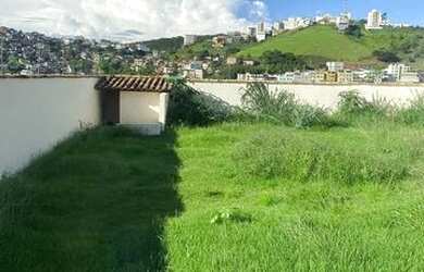 Imagem: A casa possui 3 Dormitórios, 3 Banheiros, 4 Vagas na garagem