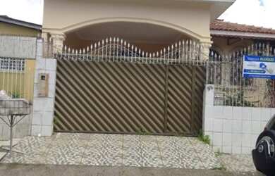 Imagem: A casa possui 3 Dormitórios, 3 Banheiros, 2 Vagas na garagem