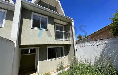 Imagem: A casa possui 3 Dormitórios, 3 Banheiros, 2 Vagas na garagem