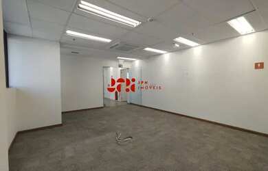 Imagem: O depósito possui 4 Vagas na garagem, 138m² de Área e está