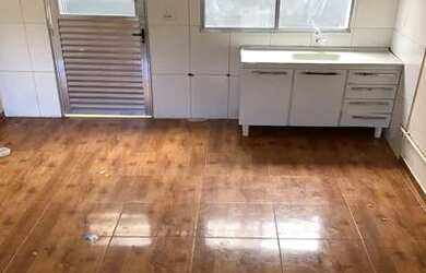 Imagem: A casa possui 2 Dormitórios, 1 Banheiro, 1 Vaga na garagem