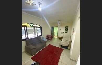 Imagem: A casa possui 2 Dormitórios, 3 Banheiros, 2 Vagas na garagem