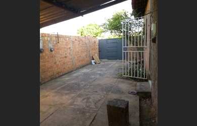 Imagem: A casa possui 1 Dormitório, 1 Banheiro, 2 Vagas na garagem