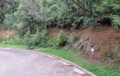 Imagem: O terreno possui 616m² de Área e está localizado em Gramado