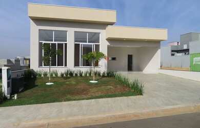 Imagem: A casa em condomínio possui 3 Dormitórios, 3 Banheiros, 4