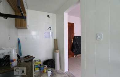 Imagem: O apartamento possui 2 Dormitórios, 1 Banheiro, 1 Vaga na garagem