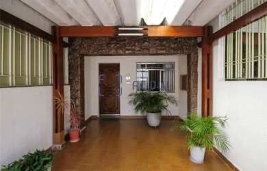 Imagem: A casa possui 2 Dormitórios, 2 Banheiros, 2 Vagas na garagem