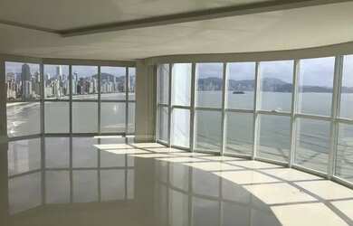 Imagem: O apartamento possui 4 Dormitórios, 5 Banheiros, 4 Vagas na