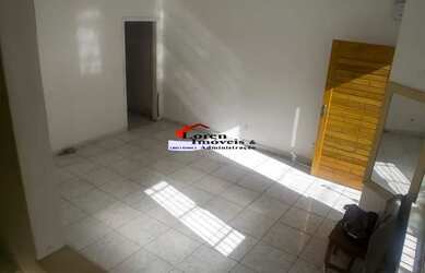 Imagem: A casa possui 2 Dormitórios, 1 Banheiro, 1 Vaga na garagem