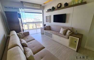 Imagem: O apartamento possui 3 Dormitórios, 2 Banheiros, 2 Vagas na