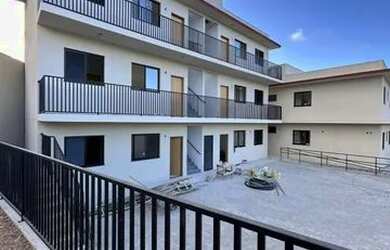 Imagem: O apartamento possui 2 Dormitórios, 1 Banheiro, 1 Vaga na garagem